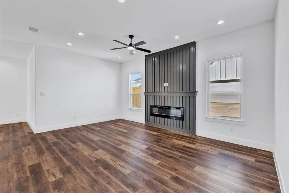 1206 Gannon Lane DeSoto, TX 75115