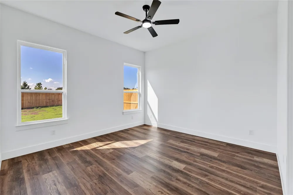 1206 Gannon Lane DeSoto, TX 75115