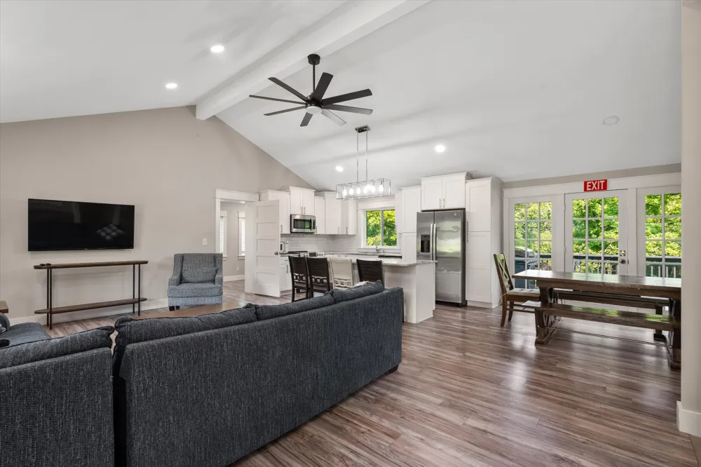 2498 Center Point Rd Hendersonville, TN 37075