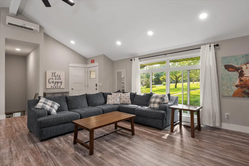 2498 Center Point Rd Hendersonville, TN 37075