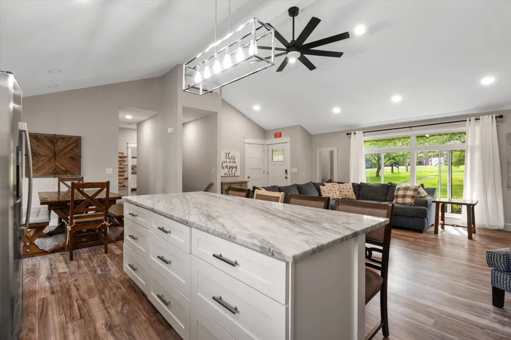 2498 Center Point Rd Hendersonville, TN 37075