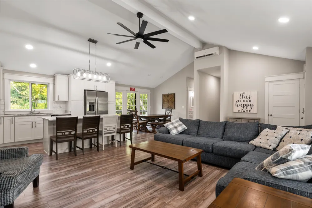 2498 Center Point Rd Hendersonville, TN 37075