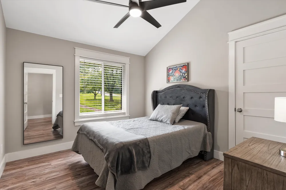 2498 Center Point Rd Hendersonville, TN 37075