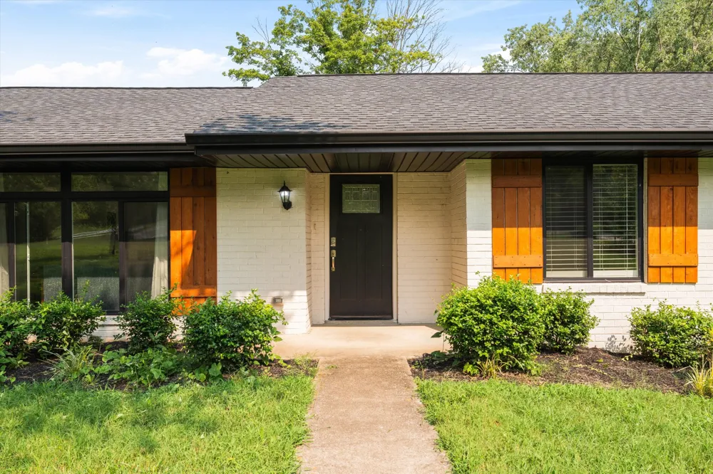2498 Center Point Rd Hendersonville, TN 37075