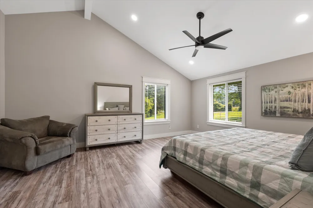 2498 Center Point Rd Hendersonville, TN 37075