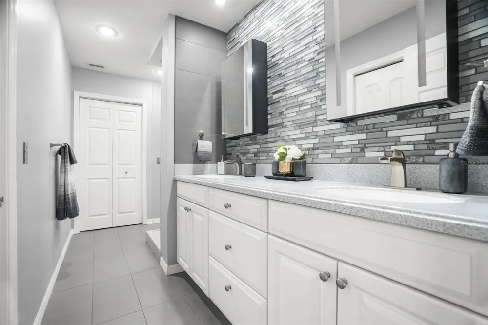 1937 NORTHFORK CIRCLE Clearwater, FL 33760