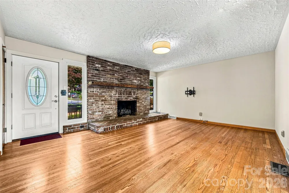 708 Loop Road Hendersonville, NC 28792
