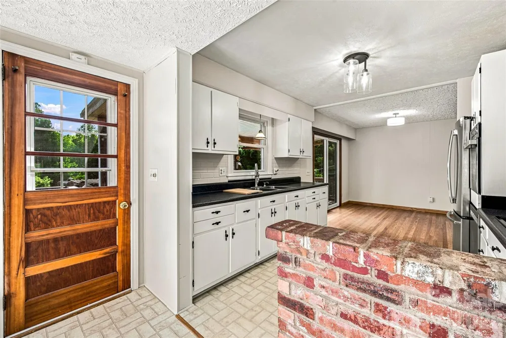 708 Loop Road Hendersonville, NC 28792