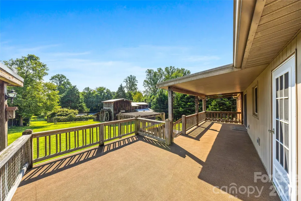708 Loop Road Hendersonville, NC 28792