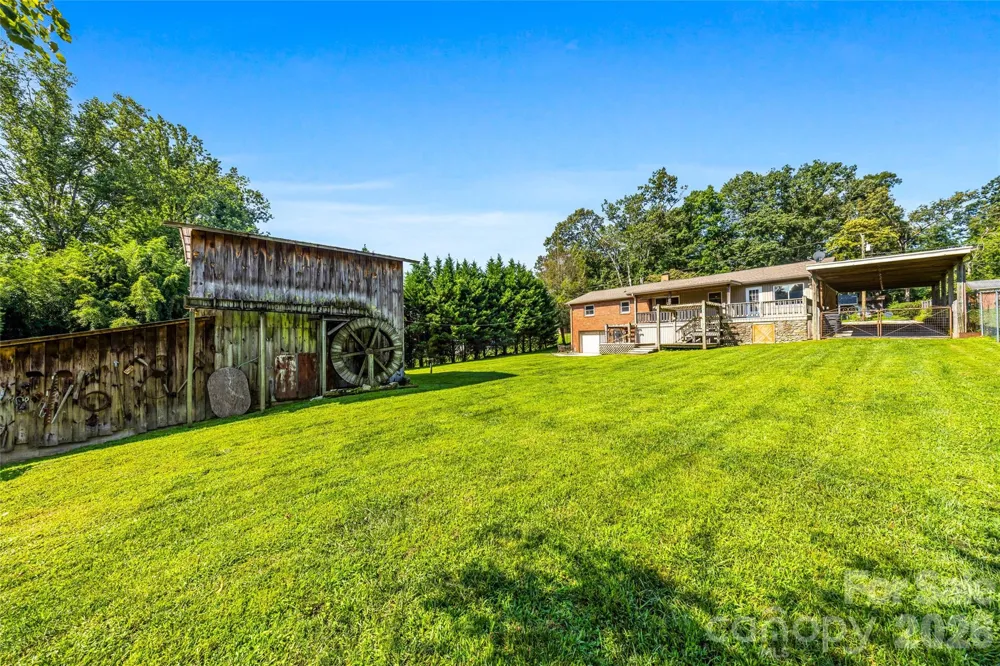708 Loop Road Hendersonville, NC 28792