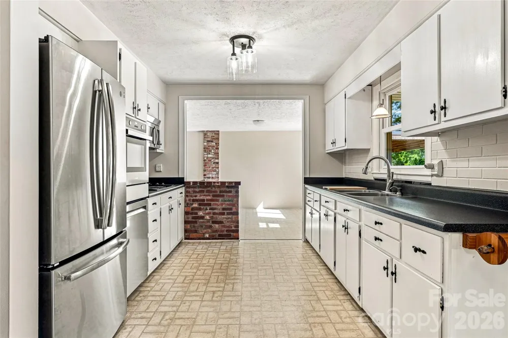 708 Loop Road Hendersonville, NC 28792