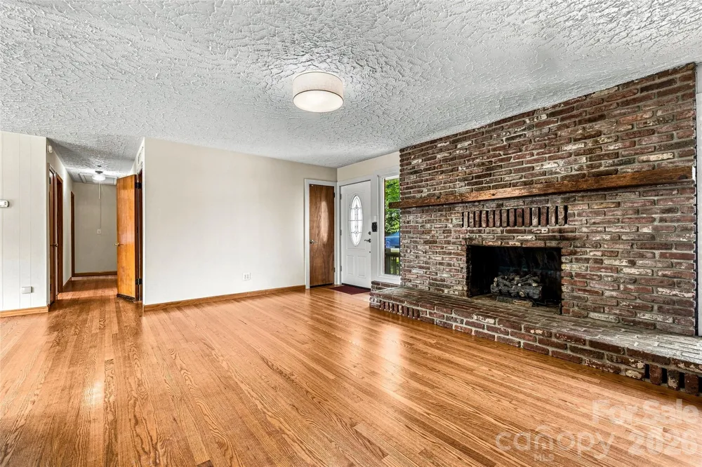 708 Loop Road Hendersonville, NC 28792