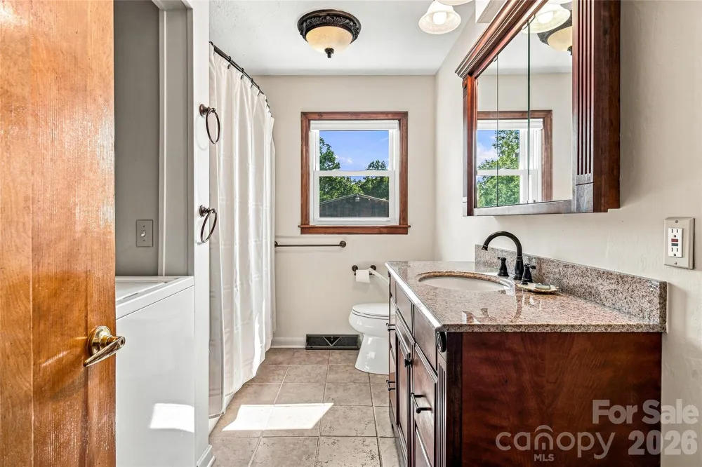 708 Loop Road Hendersonville, NC 28792