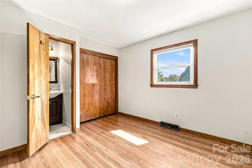 708 Loop Road Hendersonville, NC 28792