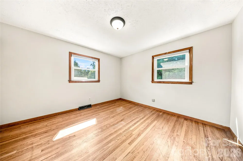 708 Loop Road Hendersonville, NC 28792