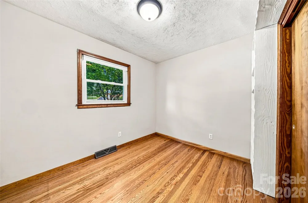 708 Loop Road Hendersonville, NC 28792