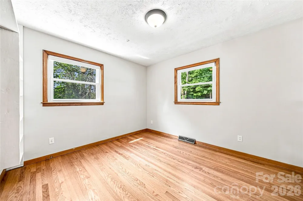 708 Loop Road Hendersonville, NC 28792