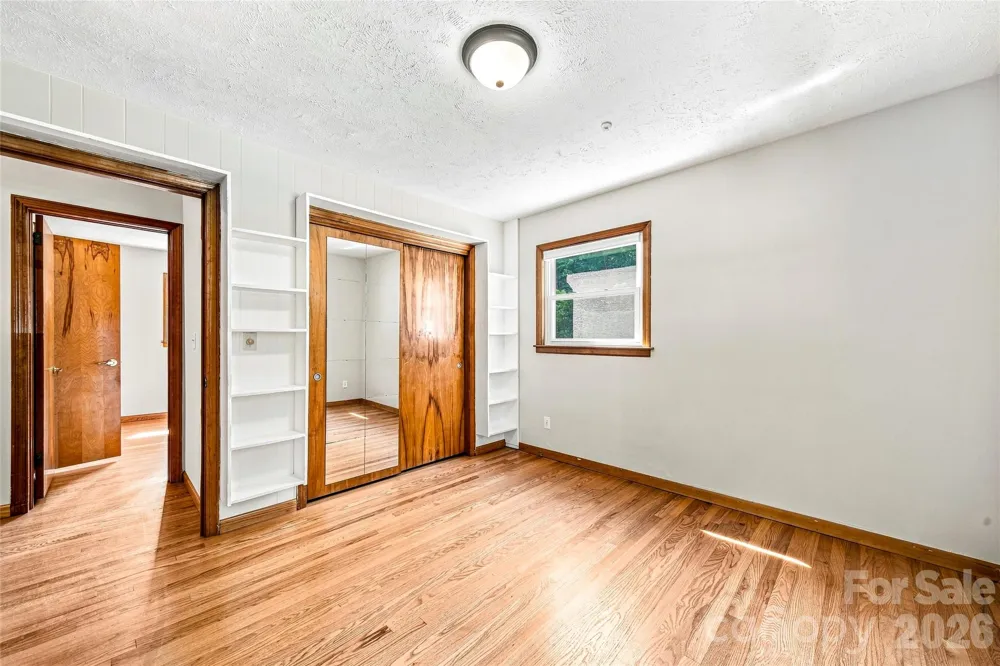 708 Loop Road Hendersonville, NC 28792