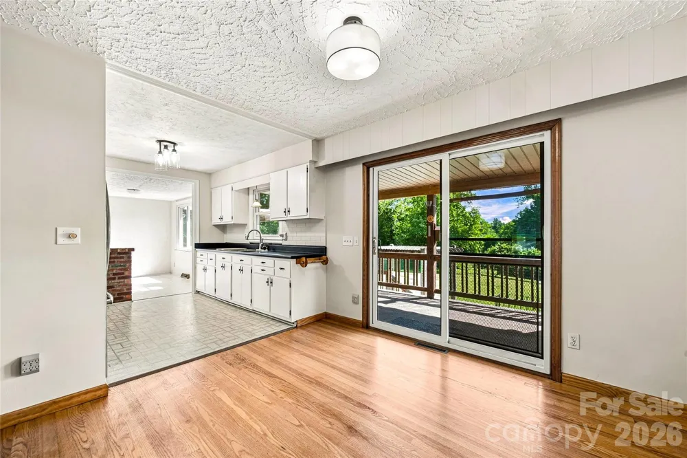 708 Loop Road Hendersonville, NC 28792