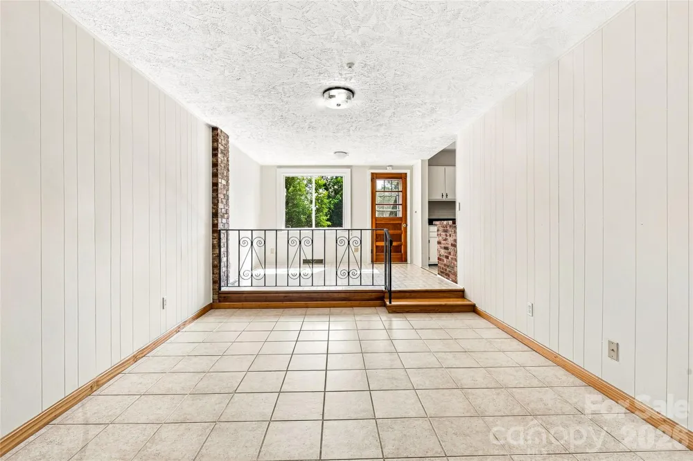 708 Loop Road Hendersonville, NC 28792