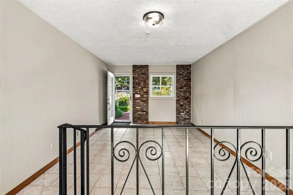 708 Loop Road Hendersonville, NC 28792