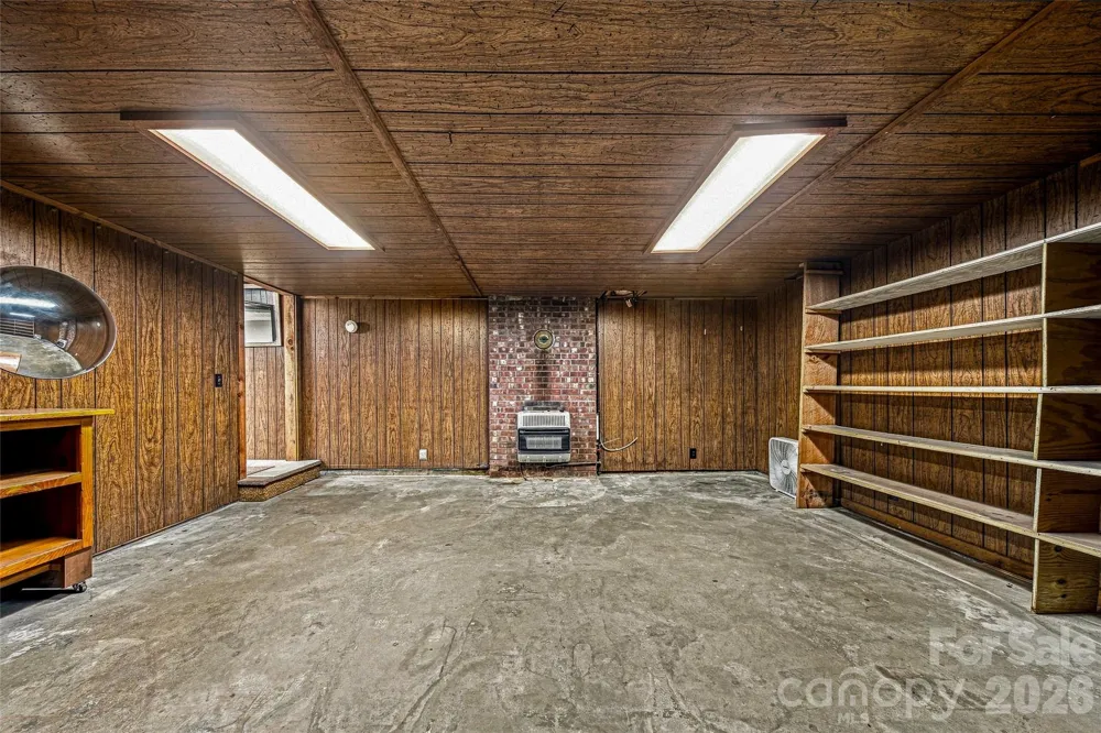 708 Loop Road Hendersonville, NC 28792