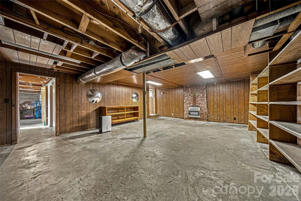 708 Loop Road Hendersonville, NC 28792