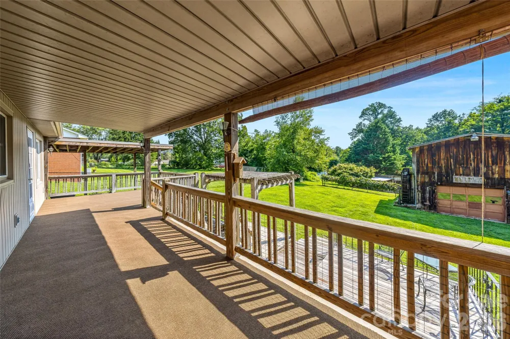 708 Loop Road Hendersonville, NC 28792