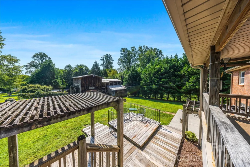 708 Loop Road Hendersonville, NC 28792