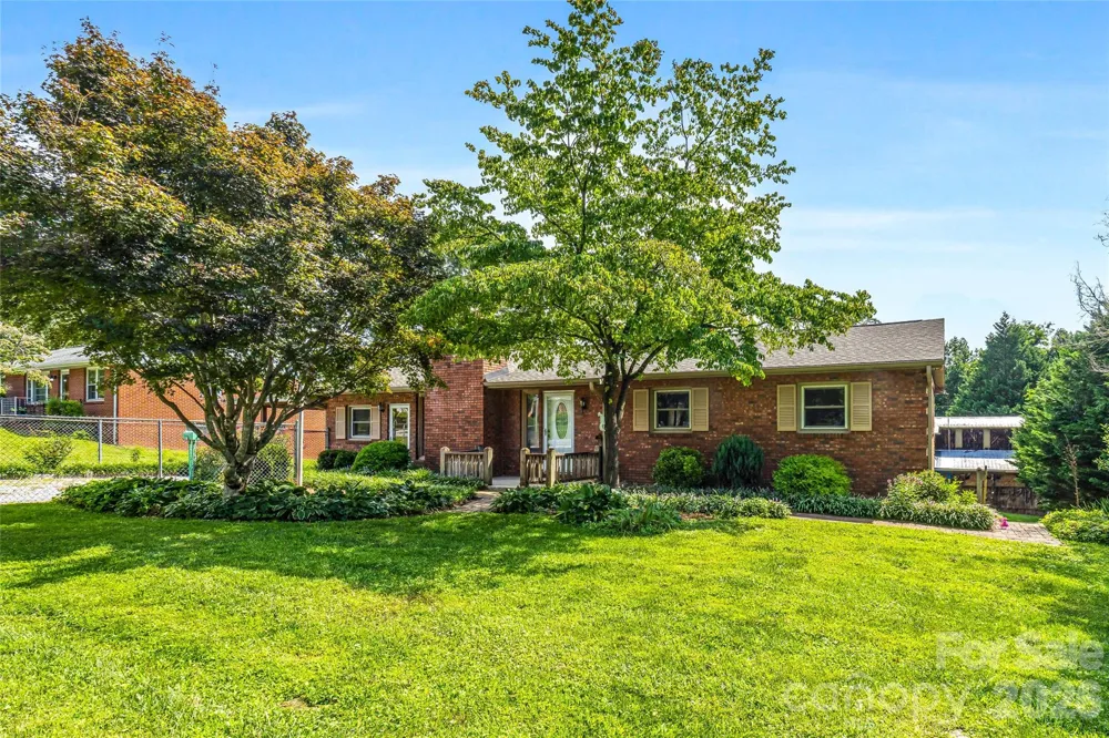 708 Loop Road Hendersonville, NC 28792