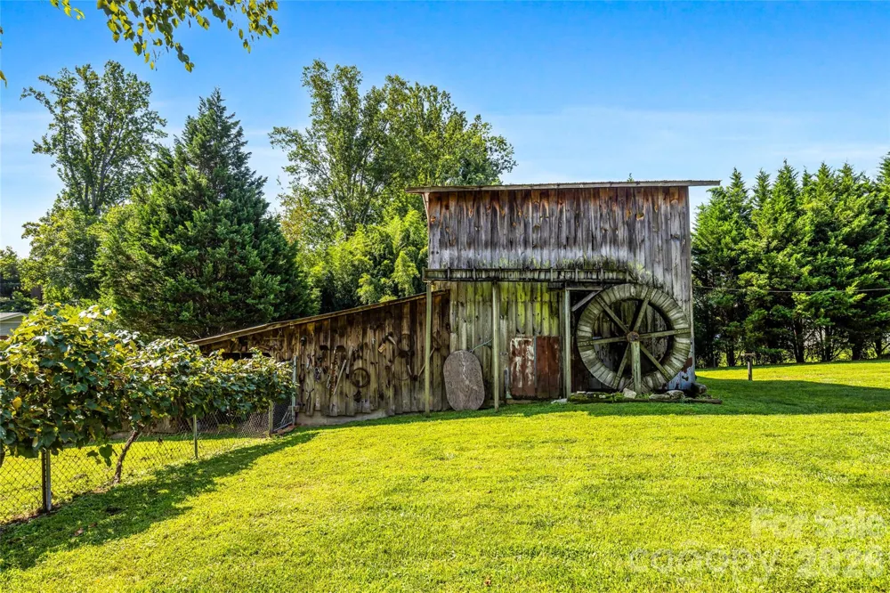 708 Loop Road Hendersonville, NC 28792