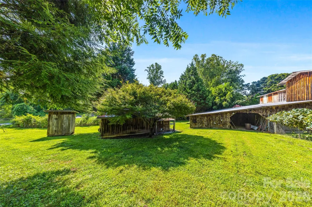 708 Loop Road Hendersonville, NC 28792