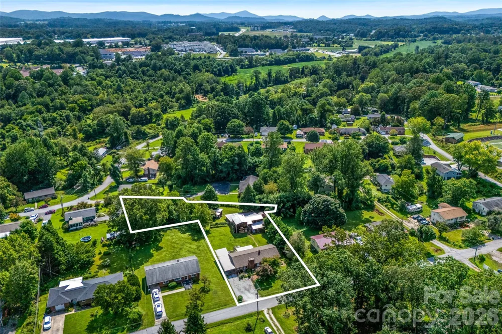 708 Loop Road Hendersonville, NC 28792