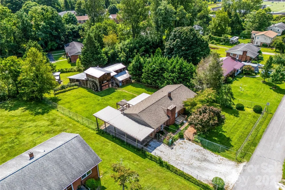 708 Loop Road Hendersonville, NC 28792