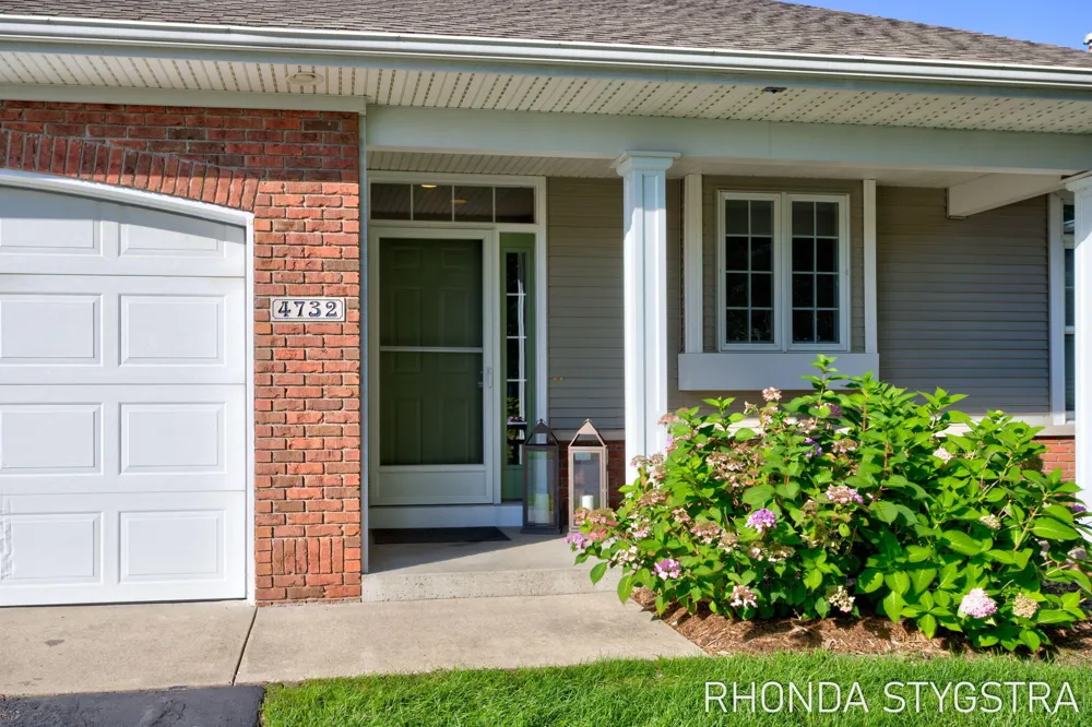 4732 Charleston Court Holland, MI 49423