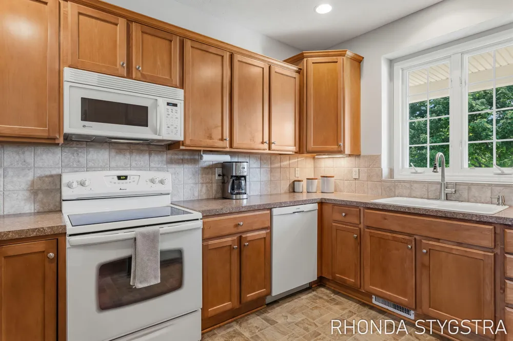 4732 Charleston Court Holland, MI 49423