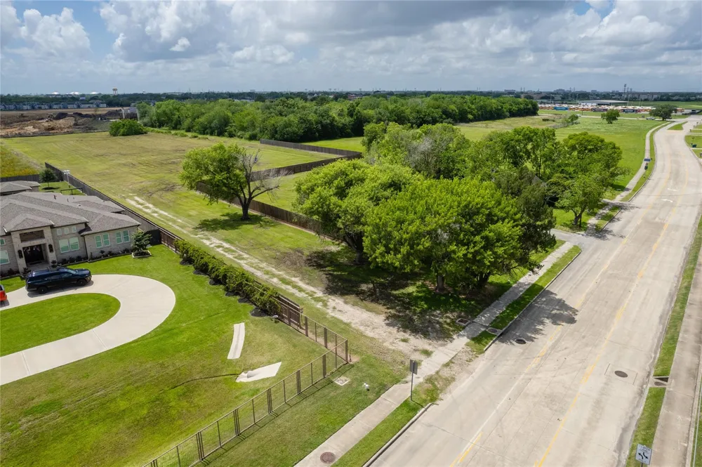 1898 Louisiana Avenue League City, TX 77573