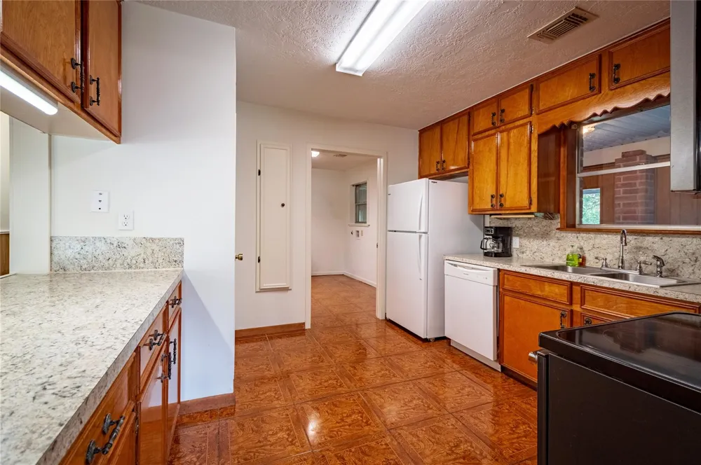 1213 Lakeland Loop Hilltop Lakes, TX 77871