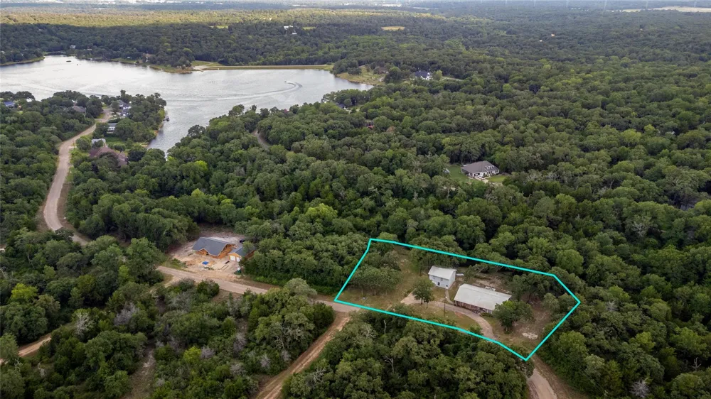 1213 Lakeland Loop Hilltop Lakes, TX 77871