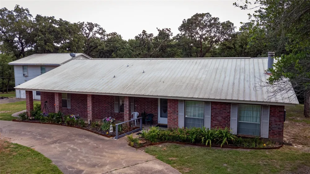 1213 Lakeland Loop Hilltop Lakes, TX 77871