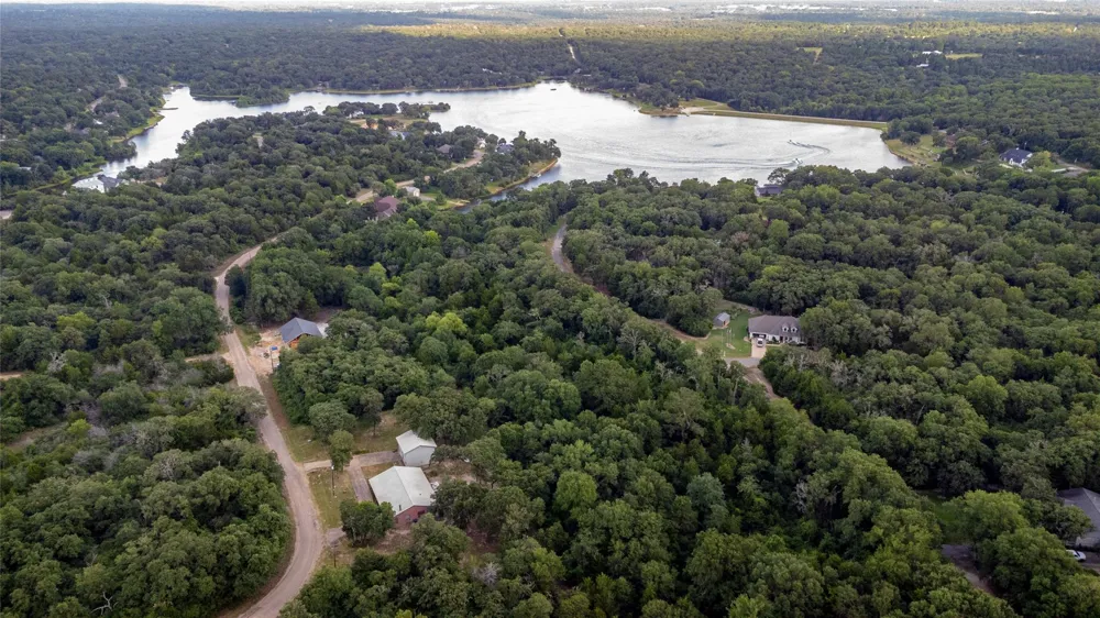 1213 Lakeland Loop Hilltop Lakes, TX 77871