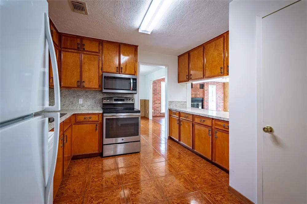1213 Lakeland Loop Hilltop Lakes, TX 77871
