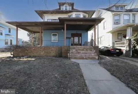 1112 COLLINGS AVENUE