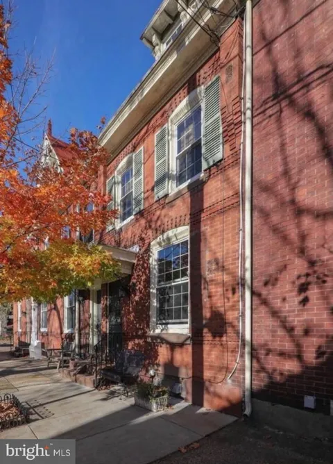 121 MULBERRY STREET