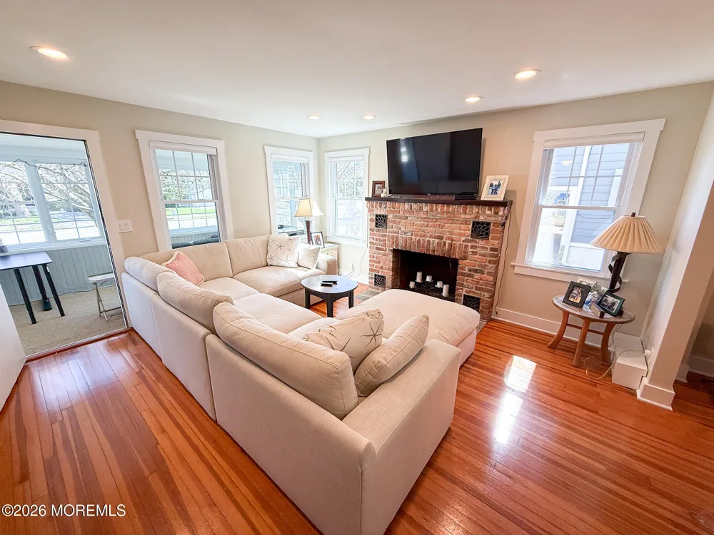 25 Ocean Avenue Manasquan, NJ 08736