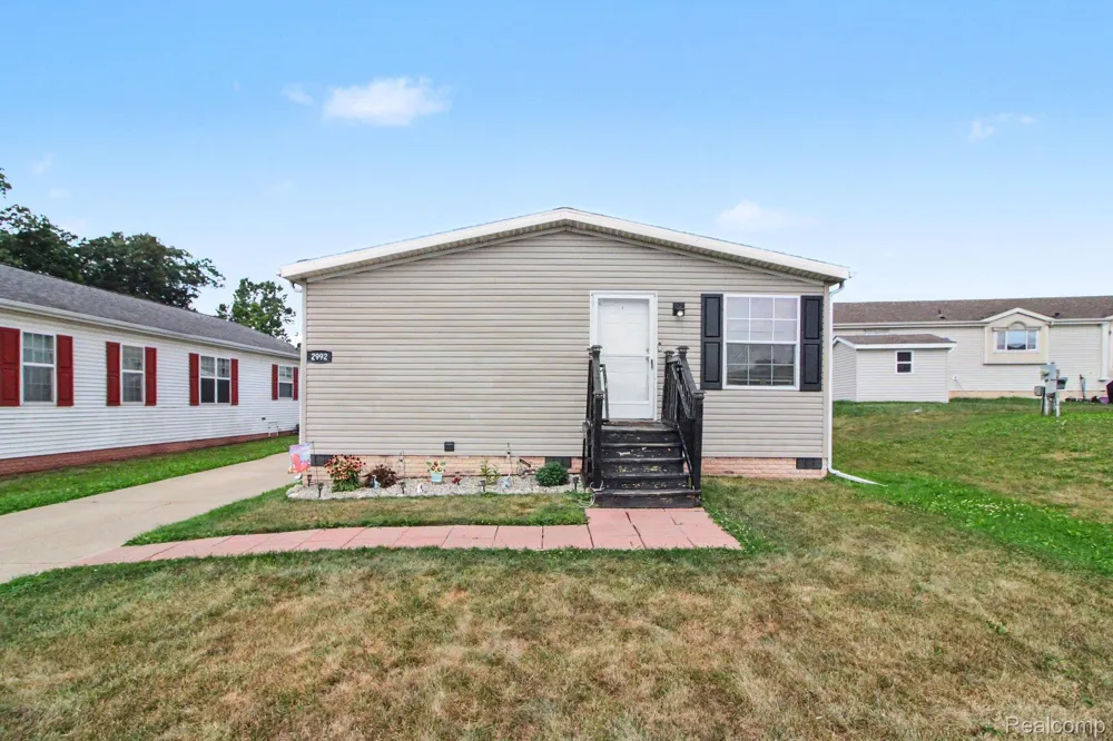 2992 Charing Cross Salem Township, MI 48167