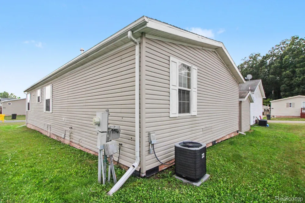 2992 Charing Cross Salem Township, MI 48167