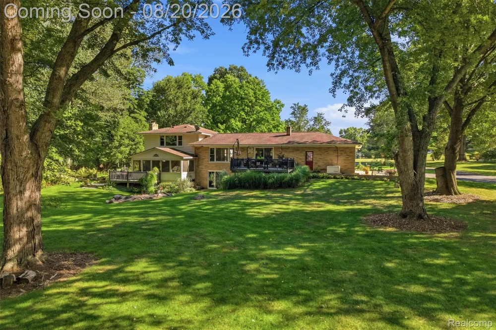 11111 Shadywood Drive Brighton Township, MI 48114