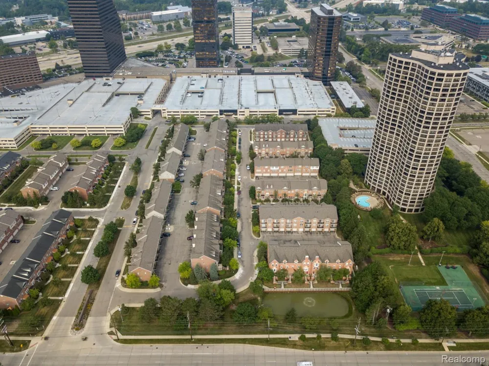 20072 Rodeo Court Southfield City, MI 48075