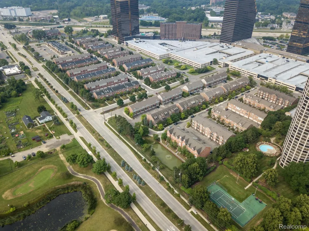20072 Rodeo Court Southfield City, MI 48075